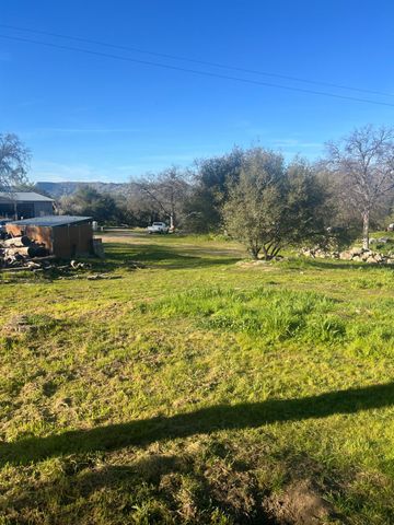 32434 Lockwood Lane, Prather, CA 93651