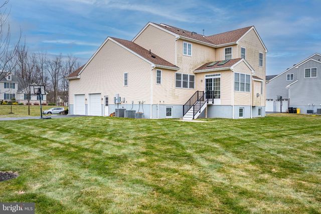 2 EAGLE CT, Monmouth Junction, NJ 08852