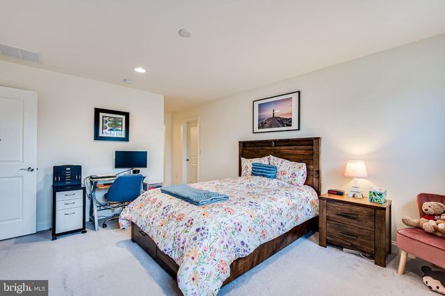 2 EAGLE CT, Monmouth Junction, NJ 08852