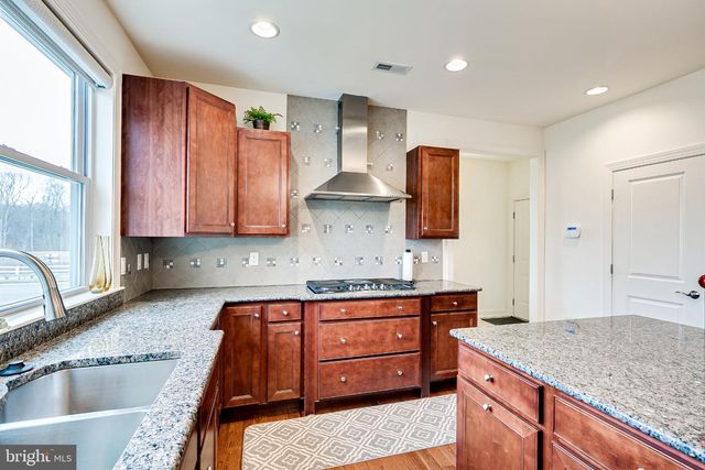 2 EAGLE CT, Monmouth Junction, NJ 08852