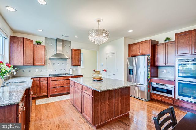 2 EAGLE CT, Monmouth Junction, NJ 08852