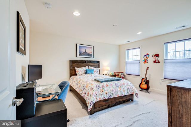 2 EAGLE CT, Monmouth Junction, NJ 08852