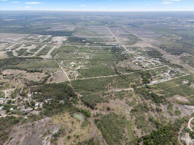 211 Caldwell RD, Dale, TX 78616