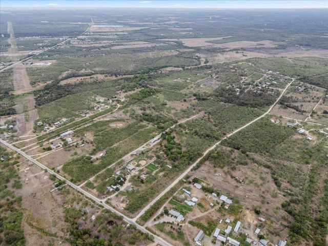 211 Caldwell RD, Dale, TX 78616