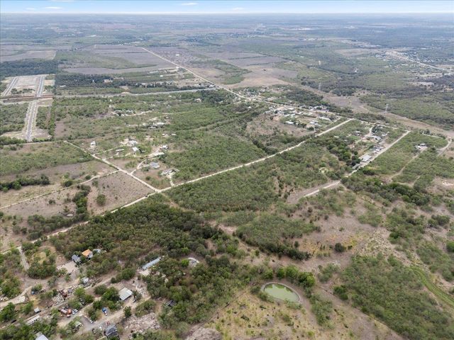 211 Caldwell RD, Dale, TX 78616