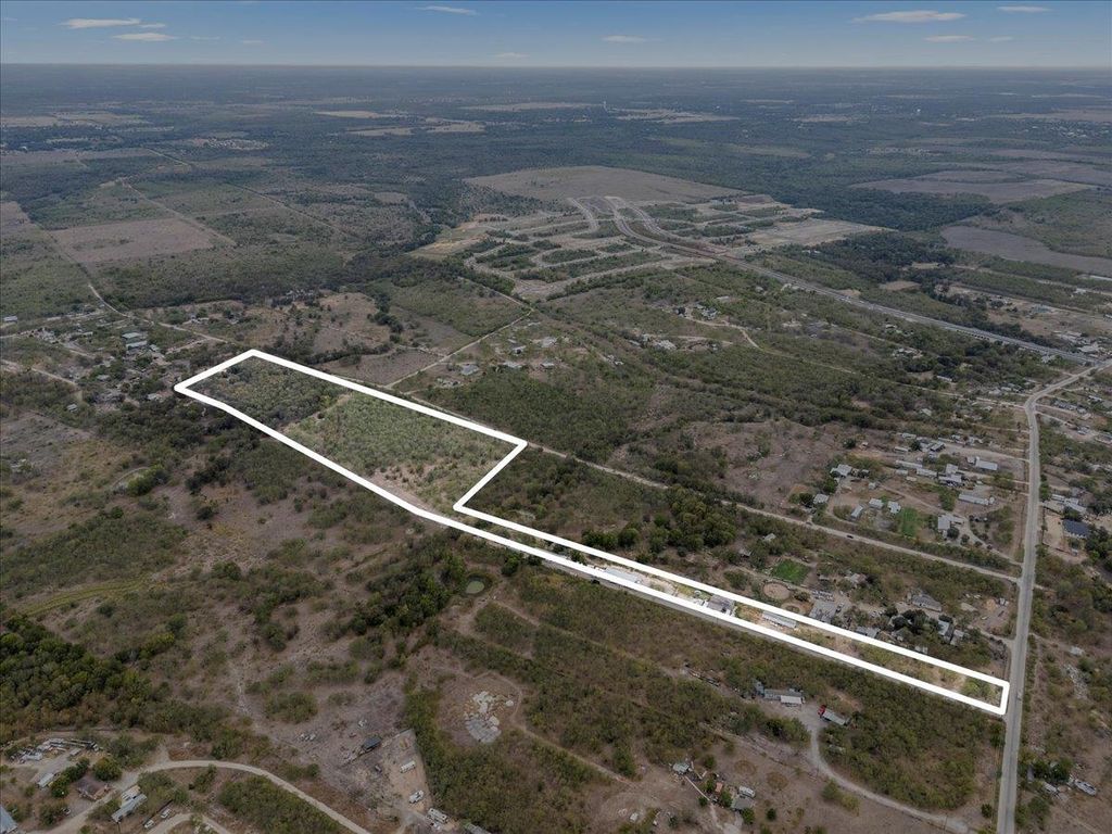 211 Caldwell RD, Dale, TX 78616