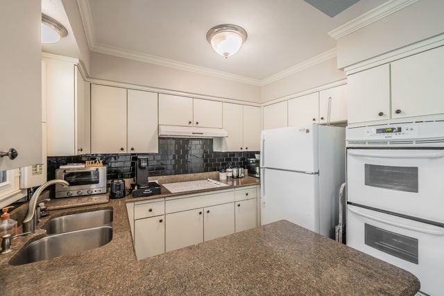 10100 Regal Park Lane 222, Dallas, TX 75230