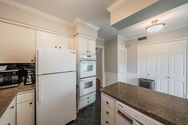 10100 Regal Park Lane 222, Dallas, TX 75230
