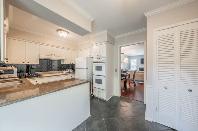 10100 Regal Park Lane 222, Dallas, TX 75230