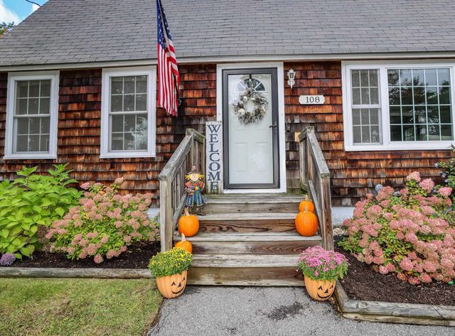 108 Westwood Drive, Nashua, NH 03062
