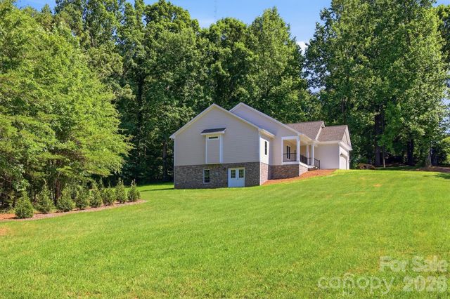 107 Meadow View Street, Morganton, NC 28655