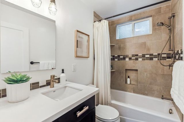 950 Iris Street, Redwood City, CA 94061