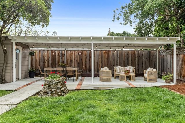 950 Iris Street, Redwood City, CA 94061