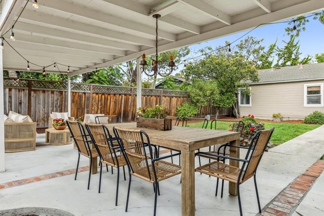 950 Iris Street, Redwood City, CA 94061