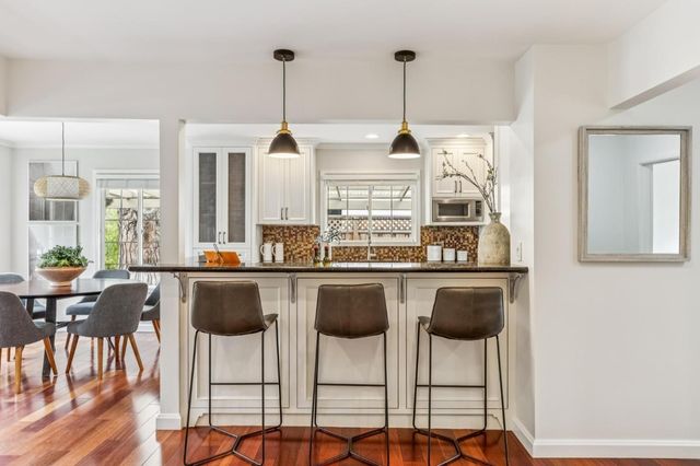 950 Iris Street, Redwood City, CA 94061