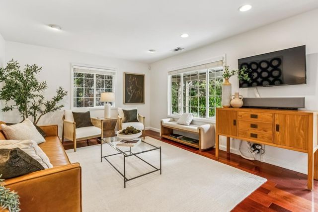 950 Iris Street, Redwood City, CA 94061