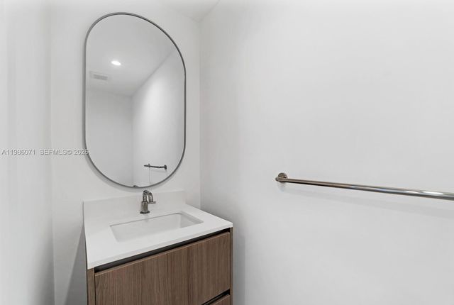 9221 E Bay Harbor Drive 610, Bay Harbor Islands, FL 33154