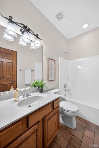 703 Norwood Terrace, Lake St Louis, MO 63367