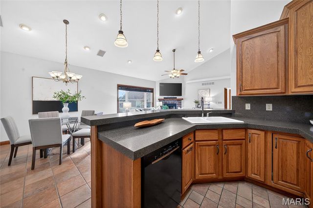 703 Norwood Terrace, Lake St Louis, MO 63367