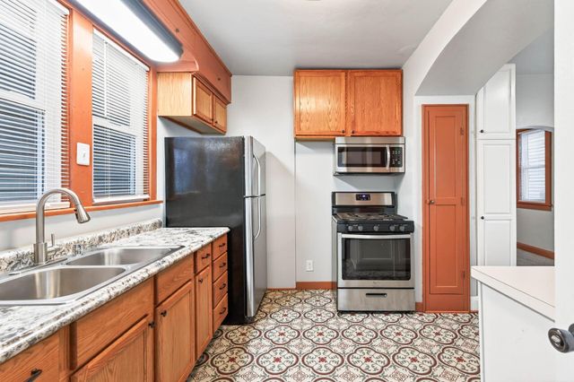 694 Desoto Street, Saint Paul, MN 55130