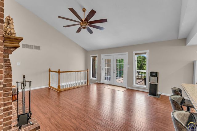 3725 SW Kings Forest RD, Topeka, KS 66610