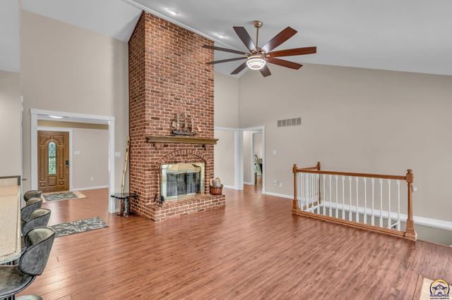 3725 SW Kings Forest RD, Topeka, KS 66610