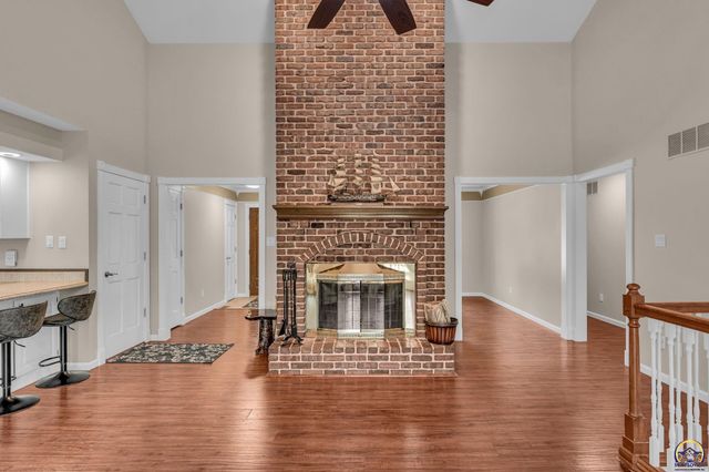 3725 SW Kings Forest RD, Topeka, KS 66610