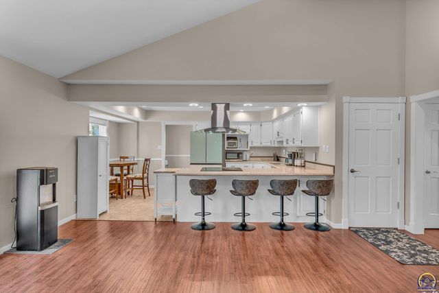 3725 SW Kings Forest RD, Topeka, KS 66610