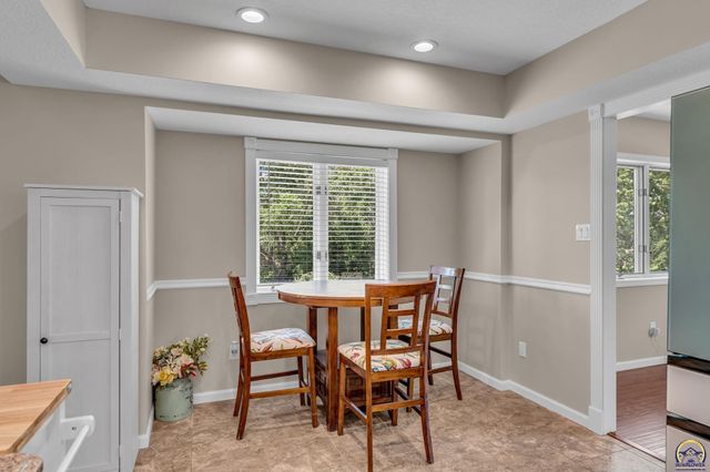 3725 SW Kings Forest RD, Topeka, KS 66610