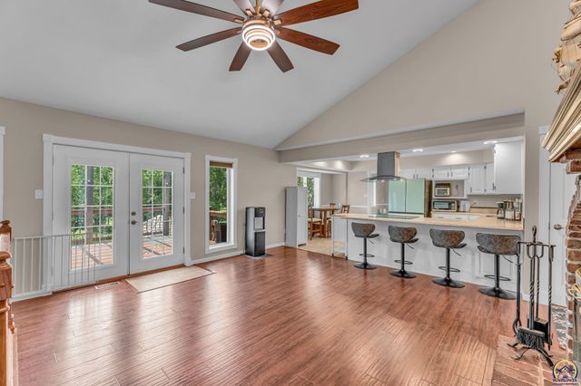3725 SW Kings Forest RD, Topeka, KS 66610