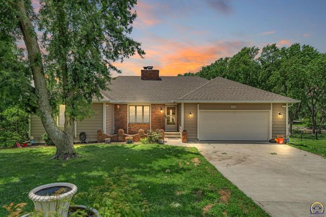 3725 SW Kings Forest RD, Topeka, KS 66610
