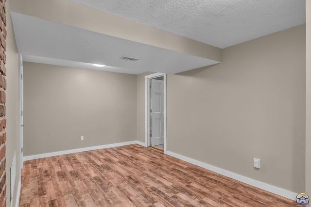 3725 SW Kings Forest RD, Topeka, KS 66610