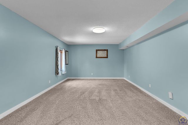 3725 SW Kings Forest RD, Topeka, KS 66610