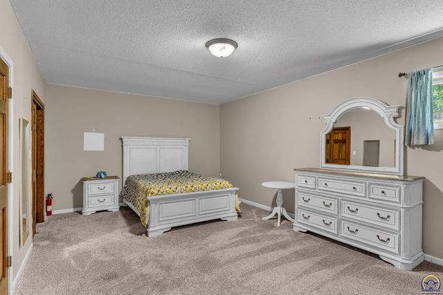 3725 SW Kings Forest RD, Topeka, KS 66610