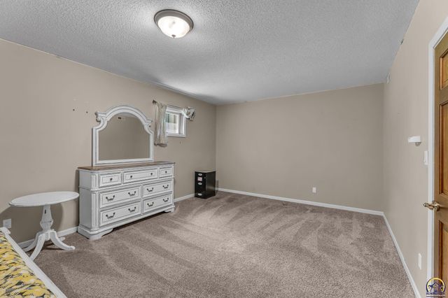 3725 SW Kings Forest RD, Topeka, KS 66610