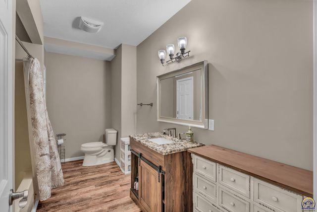 3725 SW Kings Forest RD, Topeka, KS 66610