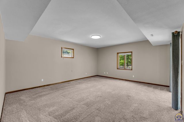 3725 SW Kings Forest RD, Topeka, KS 66610