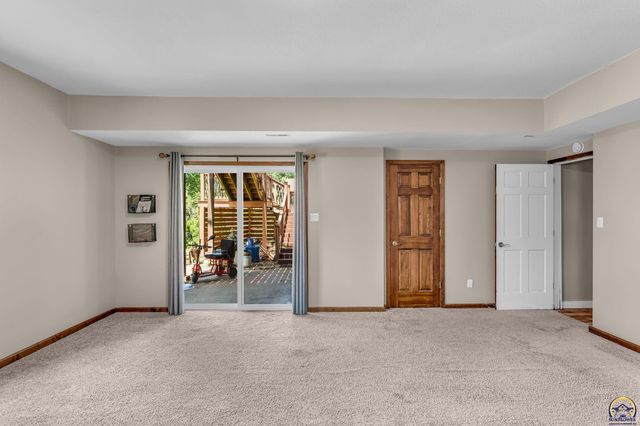 3725 SW Kings Forest RD, Topeka, KS 66610