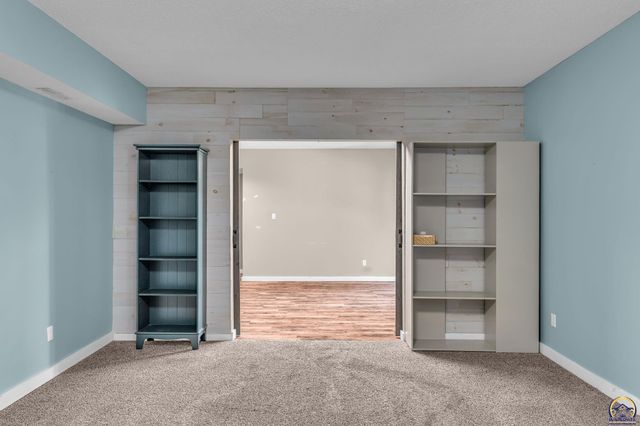 3725 SW Kings Forest RD, Topeka, KS 66610