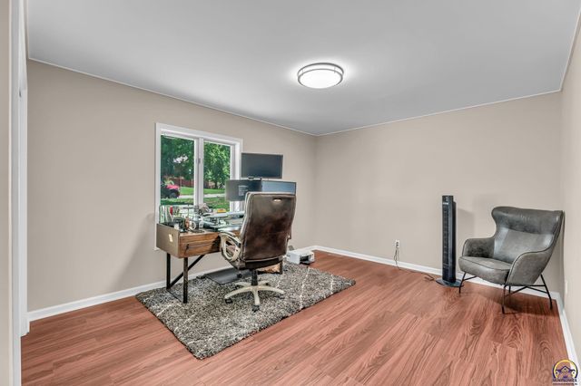 3725 SW Kings Forest RD, Topeka, KS 66610
