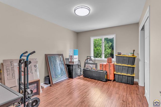 3725 SW Kings Forest RD, Topeka, KS 66610