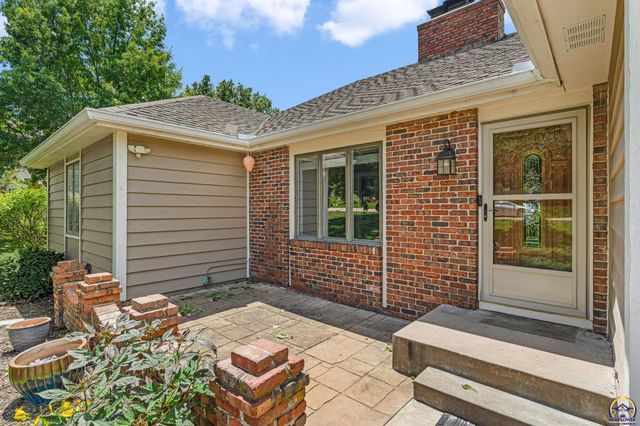 3725 SW Kings Forest RD, Topeka, KS 66610