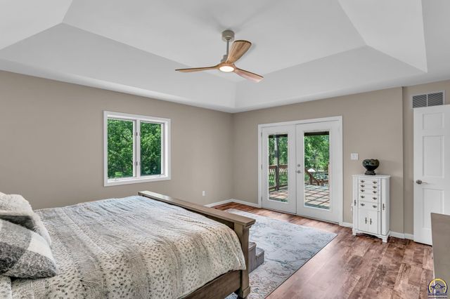 3725 SW Kings Forest RD, Topeka, KS 66610