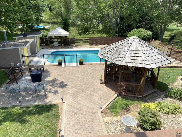 3725 SW Kings Forest RD, Topeka, KS 66610