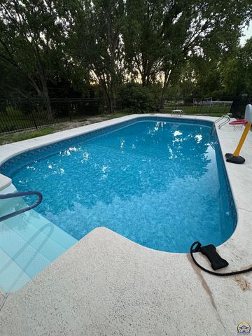 3725 SW Kings Forest RD, Topeka, KS 66610