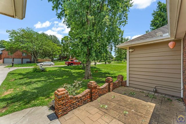 3725 SW Kings Forest RD, Topeka, KS 66610