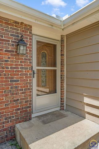 3725 SW Kings Forest RD, Topeka, KS 66610