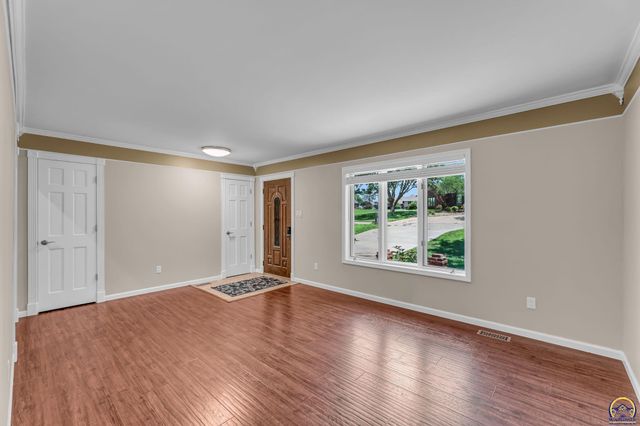 3725 SW Kings Forest RD, Topeka, KS 66610