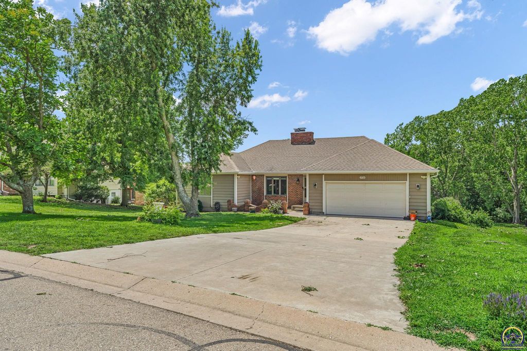 3725 SW Kings Forest RD, Topeka, KS 66610