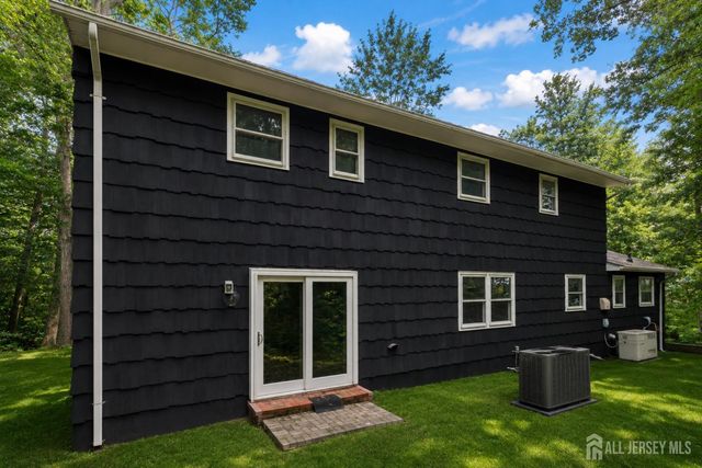 25 Dunston Drive, East Brunswick, NJ 08816